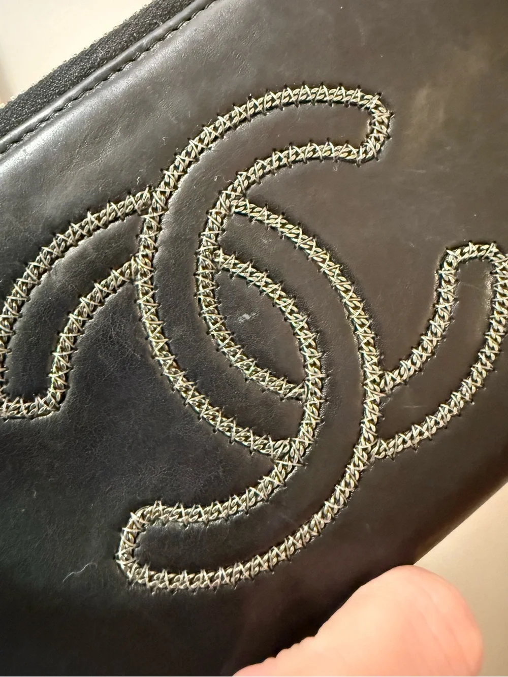 *Rare* Authentic Chanel - Lambskin Zippy Wallet